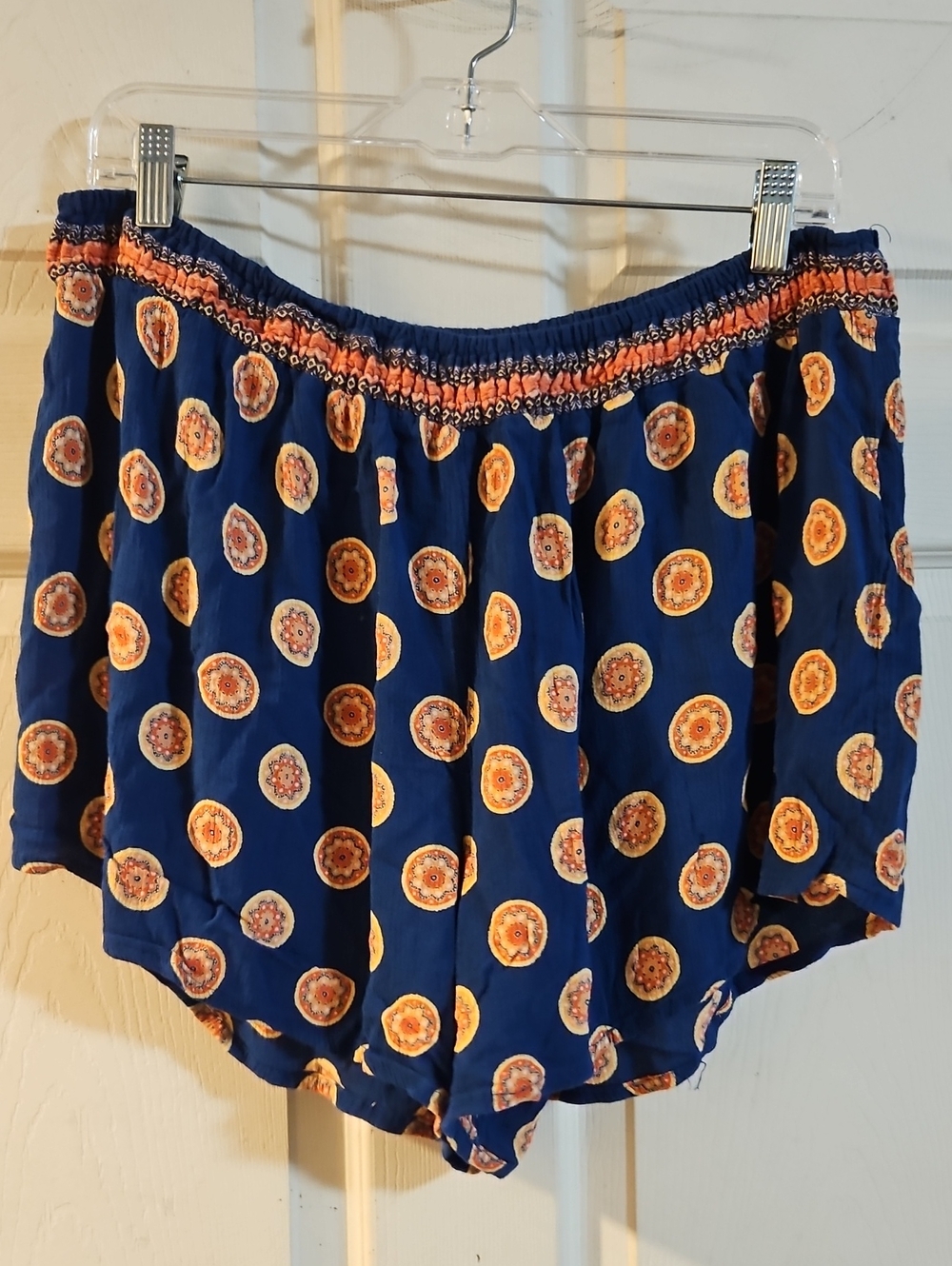 Earthbound Trading Co. BLUE/Orange Medallion SHORTS: Good Condition: SIZE XL